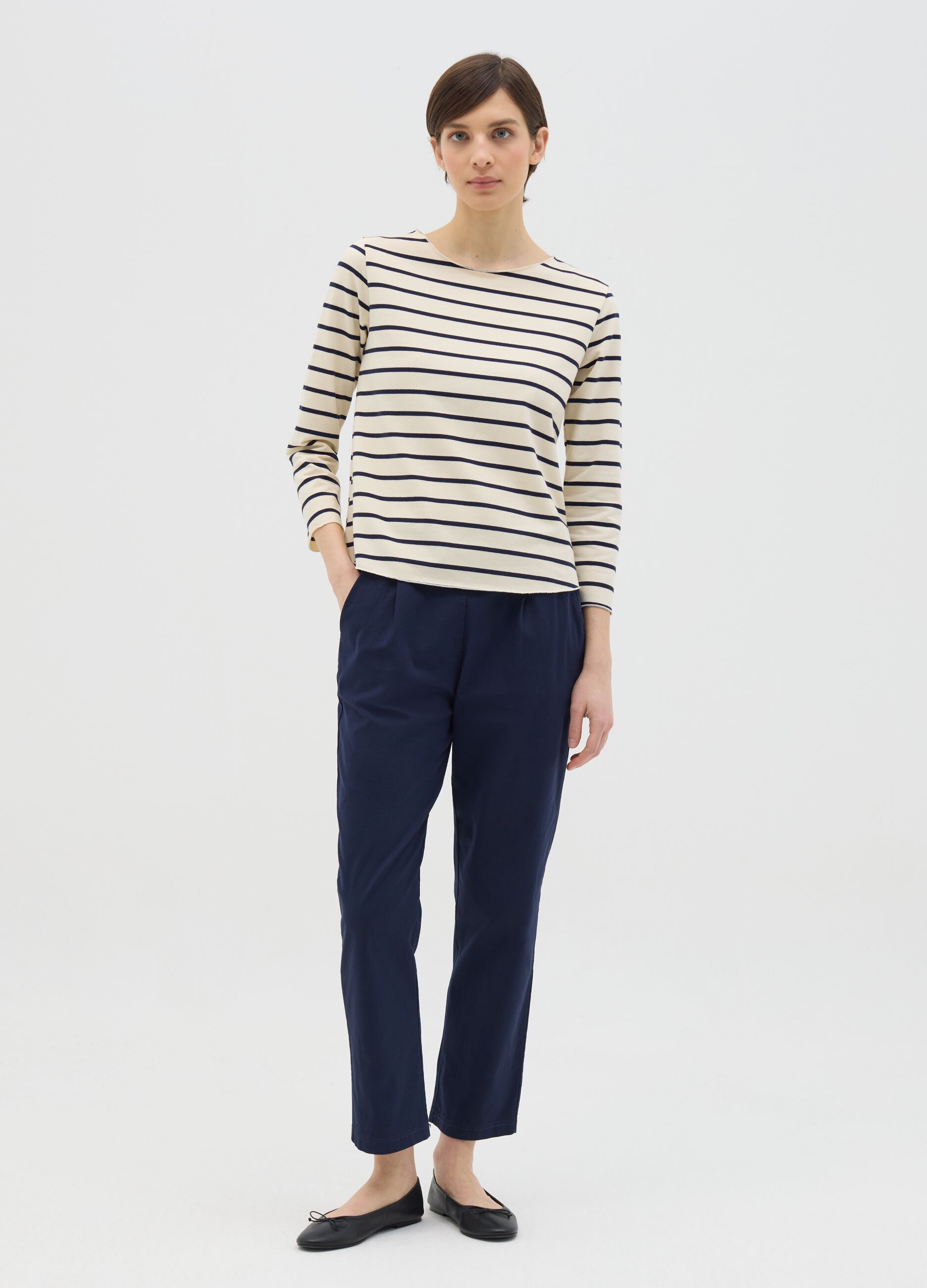 T-shirt bianca e blu in cotone a righe 