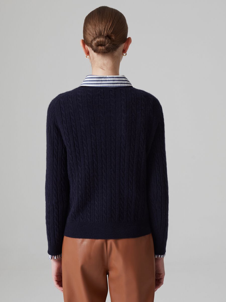 Pullover in cashmere con lavorazione a trecce_2