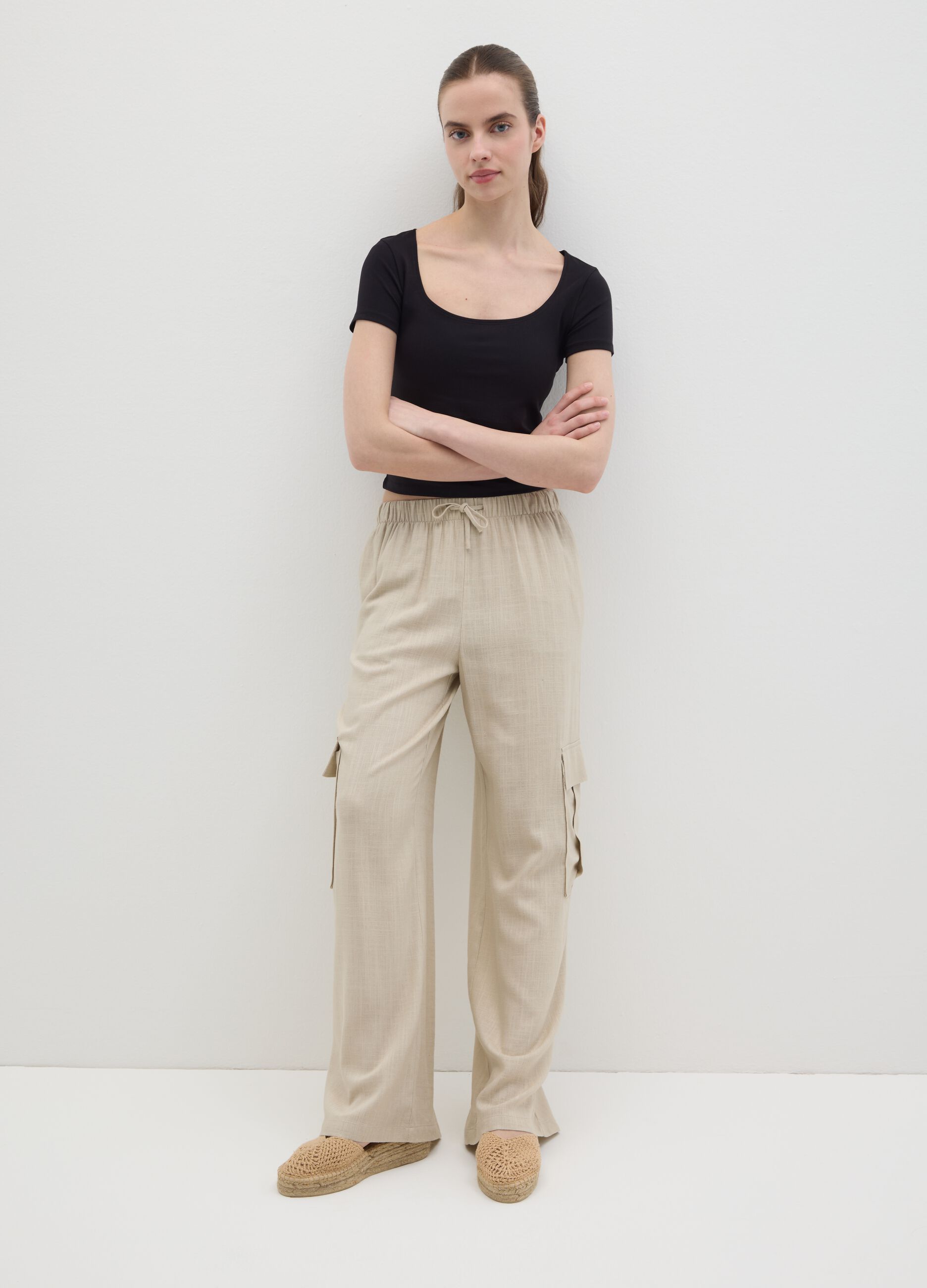 Women's’ black slim-fit T-shirt in stretch cotton