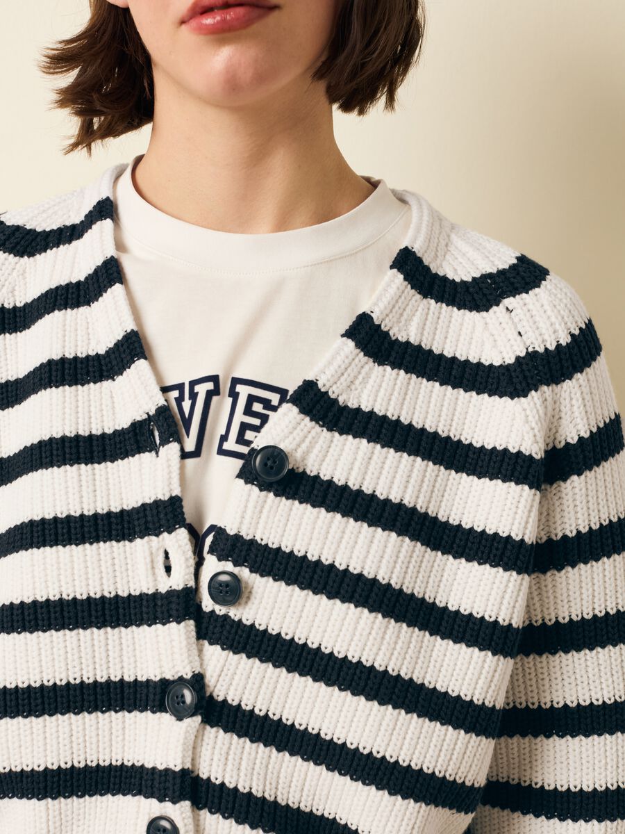 Striped cardigan with raglan sleeves_0