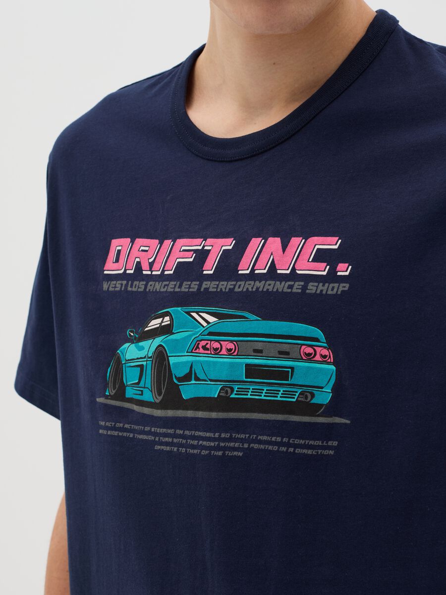 Cotton T-shirt with "Drift Inc" racing car print_2