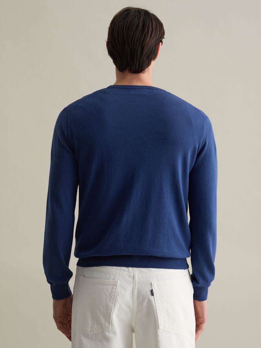 Solid colour pullover with round neck_3