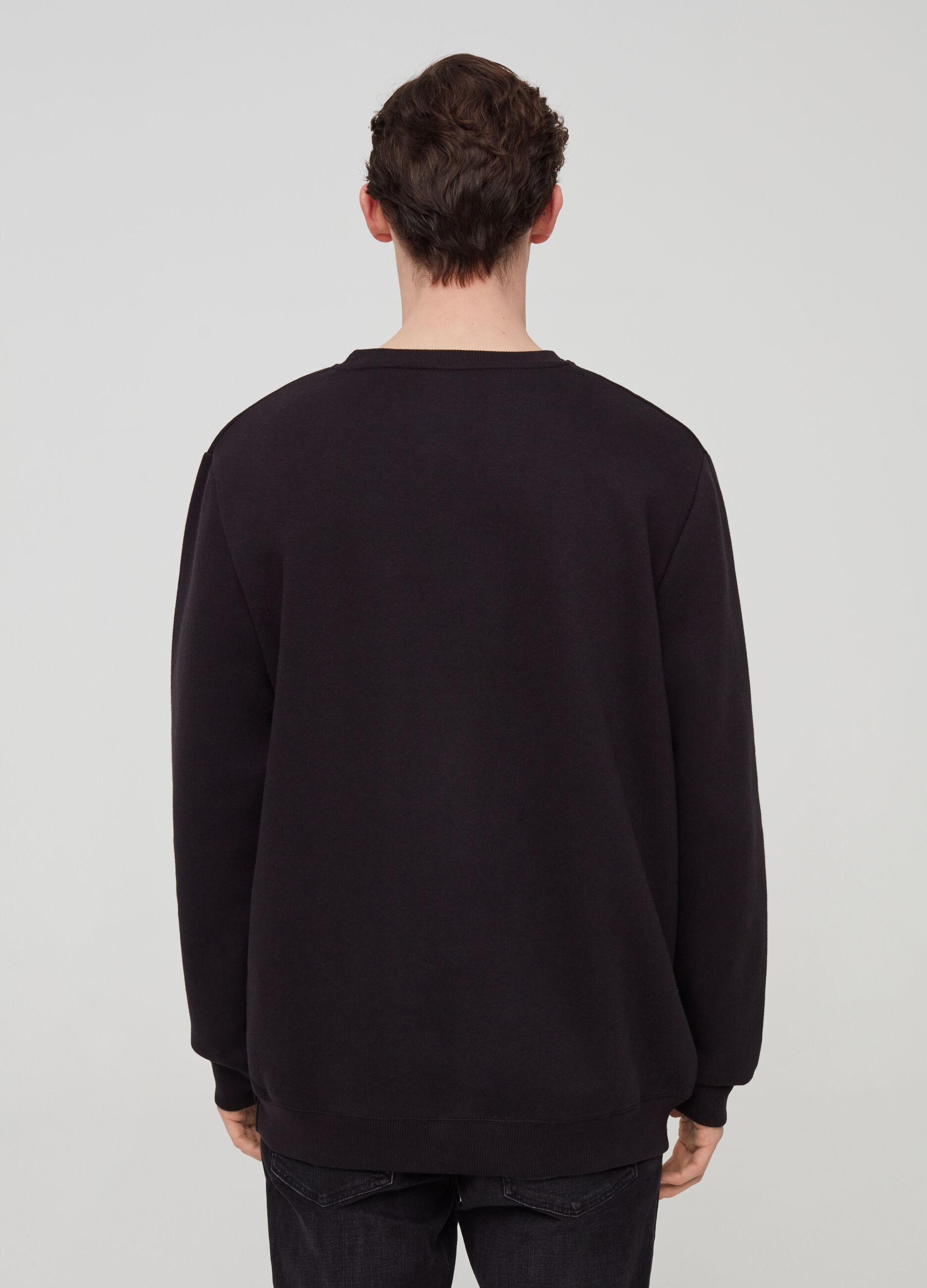 Round neck sweatshirt with drop shoulder and print