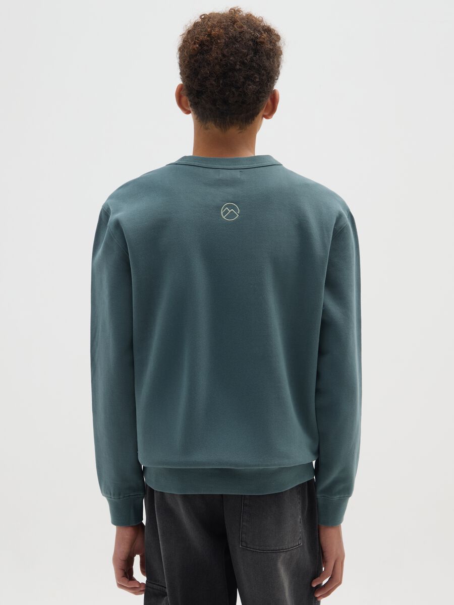 Felpa verde da bambino a girocollo con scritta _2