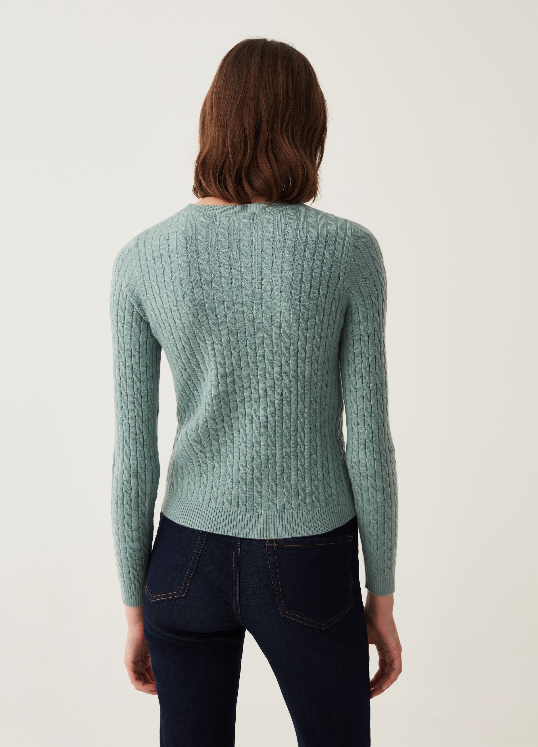 Pullover girocollo con lavorazione a coste_2