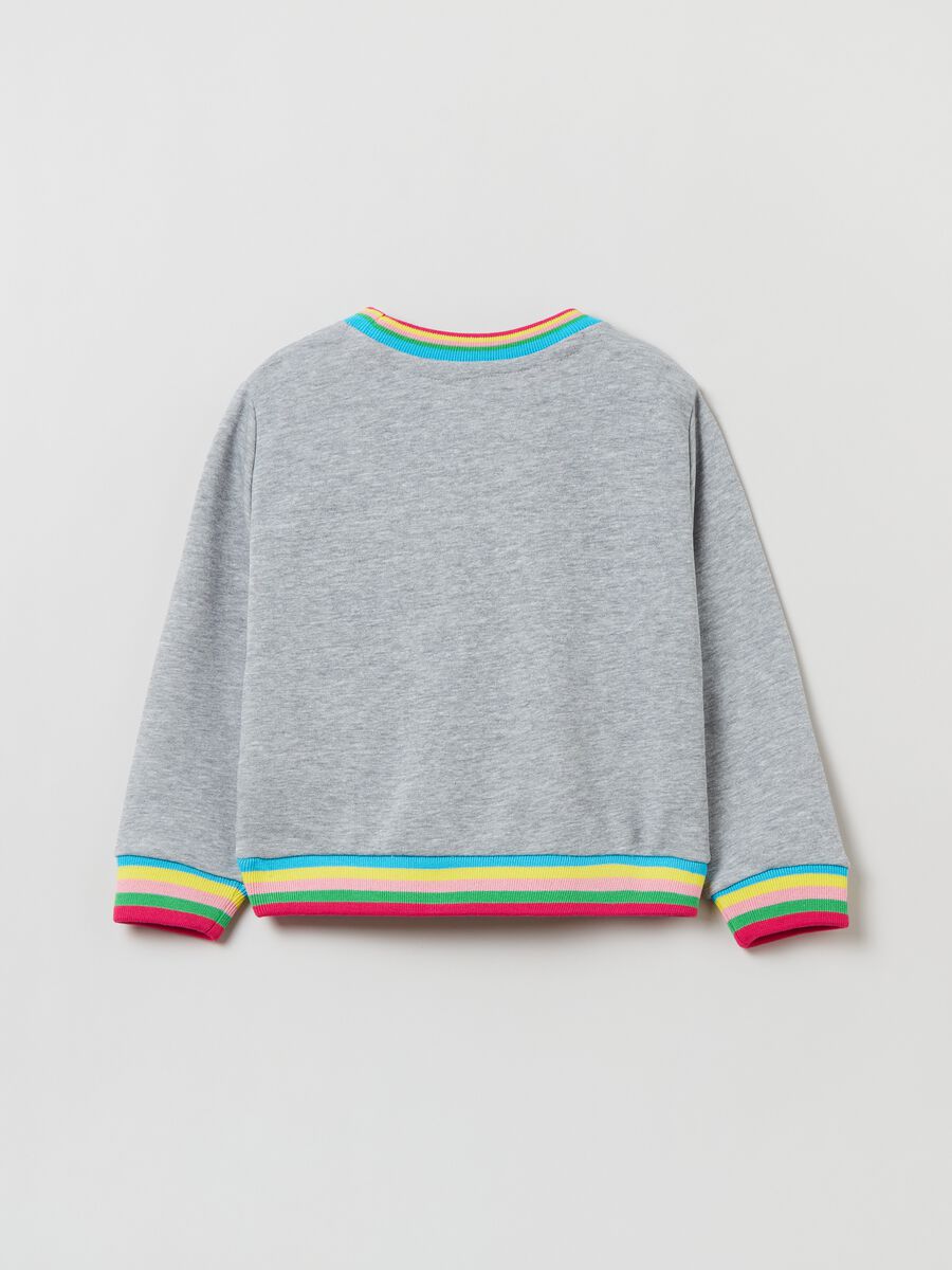 Felpa con patch lettering boucle_1