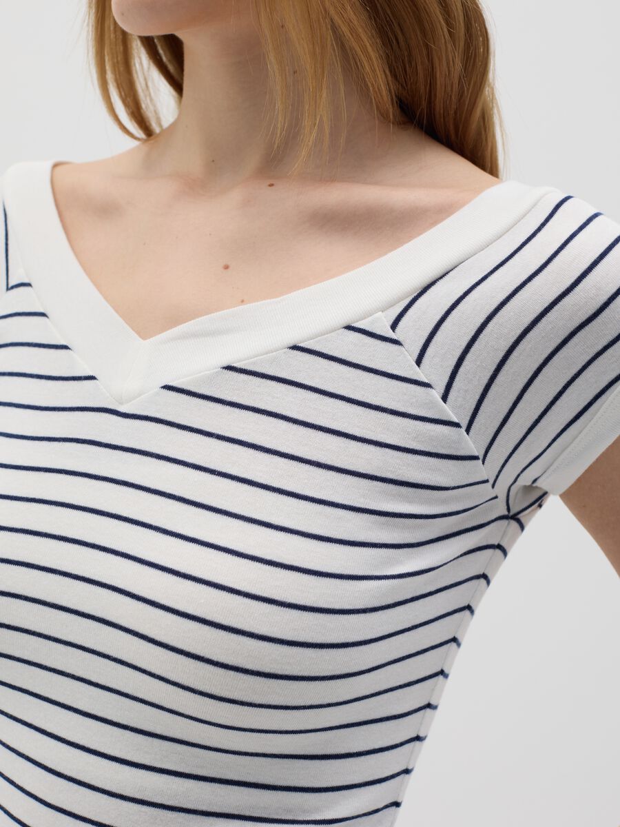Women’s multicoloured fitted T-shirt in 100% cotton with V neck_3
