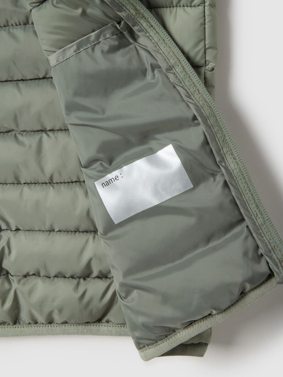 Green padded regular fit boys' gilet with hood_4