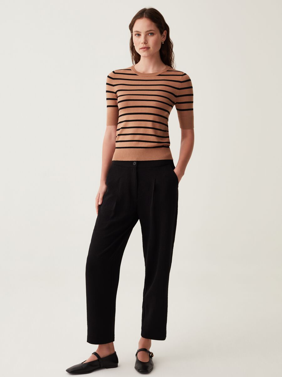 Short-sleeved top with striped pattern_0