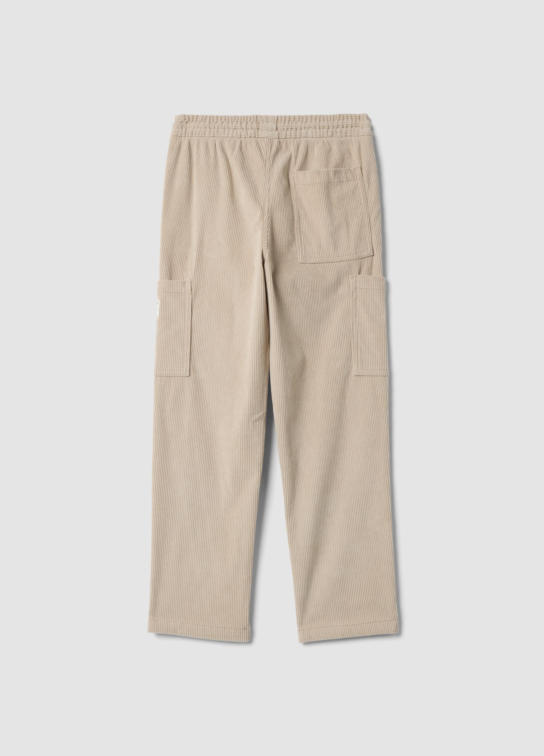 Pantaloni bianchi cargo comfort fit con vita elasticizzata