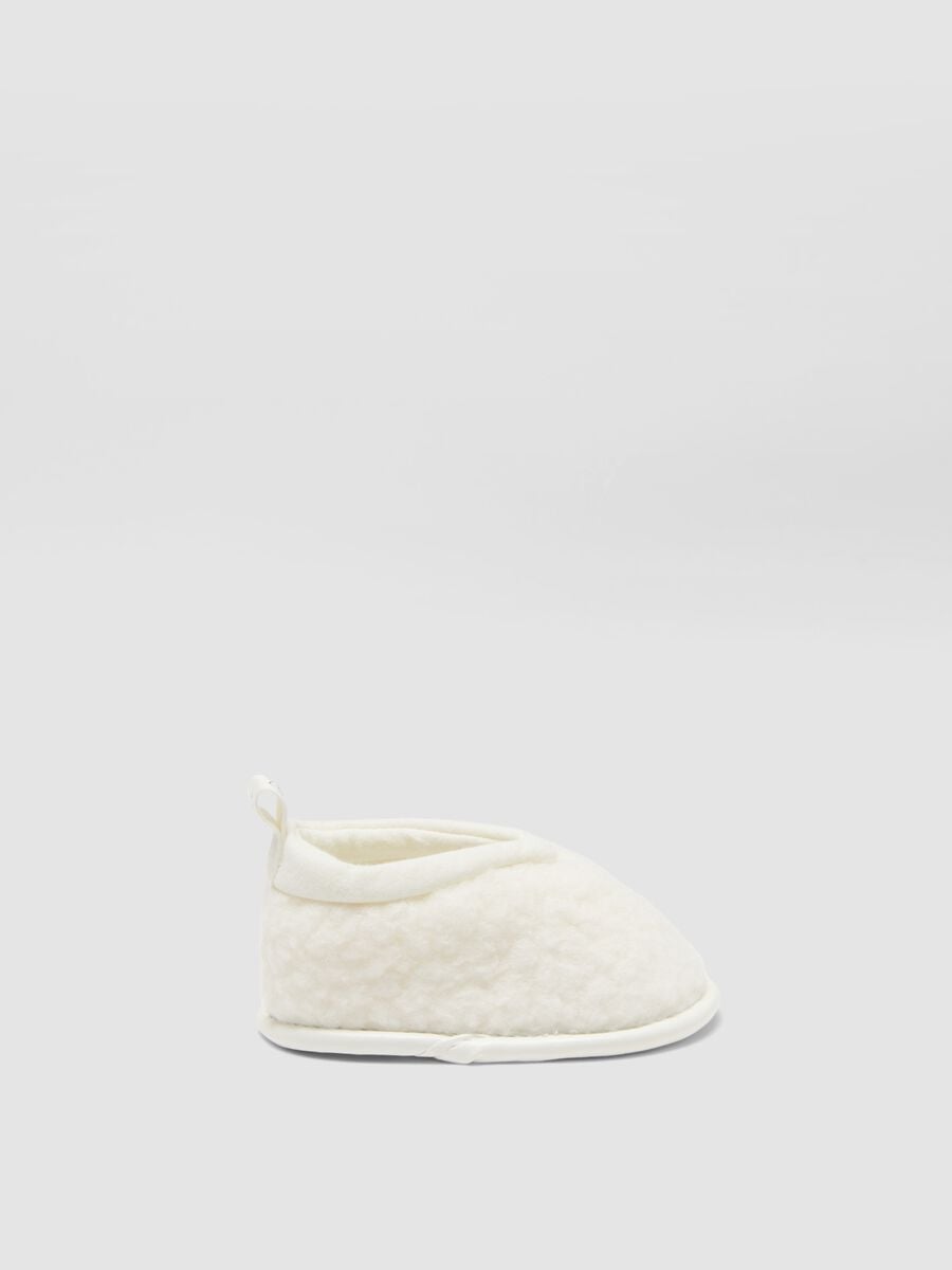 Soft, padded white baby booties_0