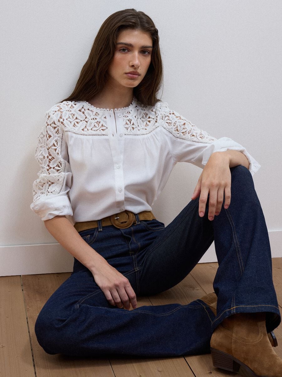 Camicia bianca regular fit in misto viscosa con inserti pizzo_1