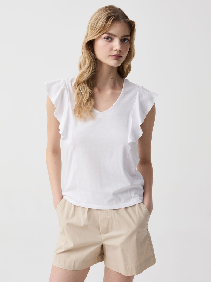 Sleeveless T-shirt with V neck and flounce_0