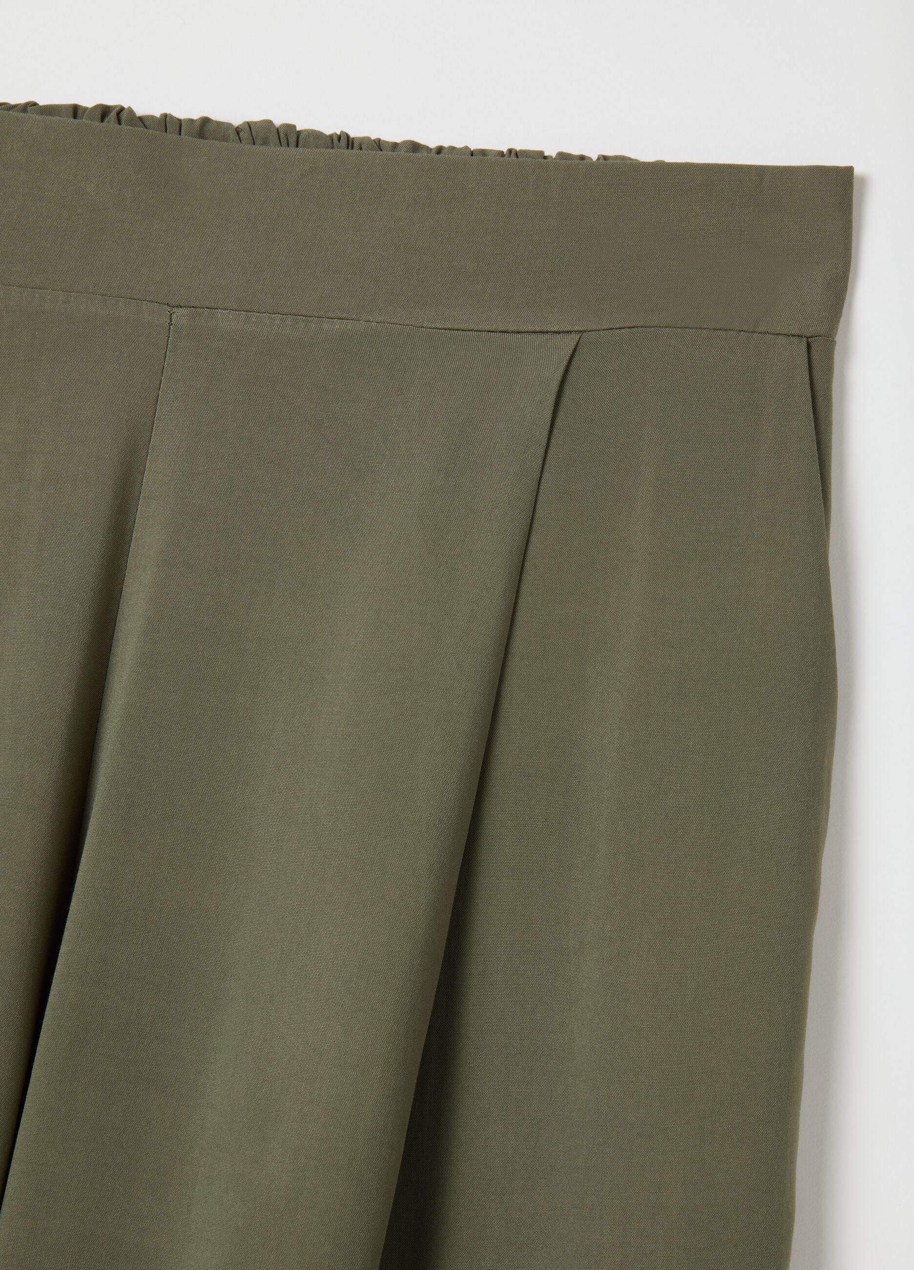 Women's regular fit green viscose trousers