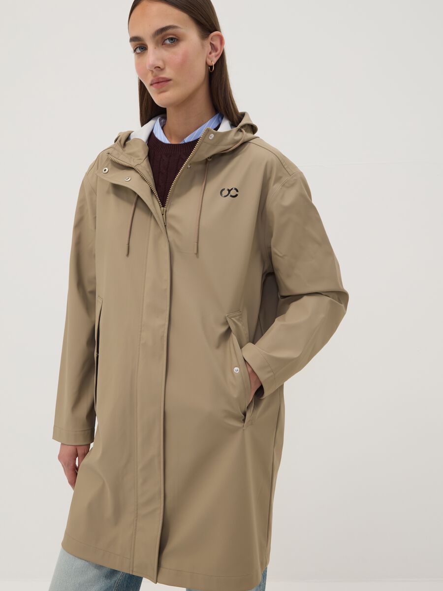Giacca lunga beige con cappuccio e zip_2