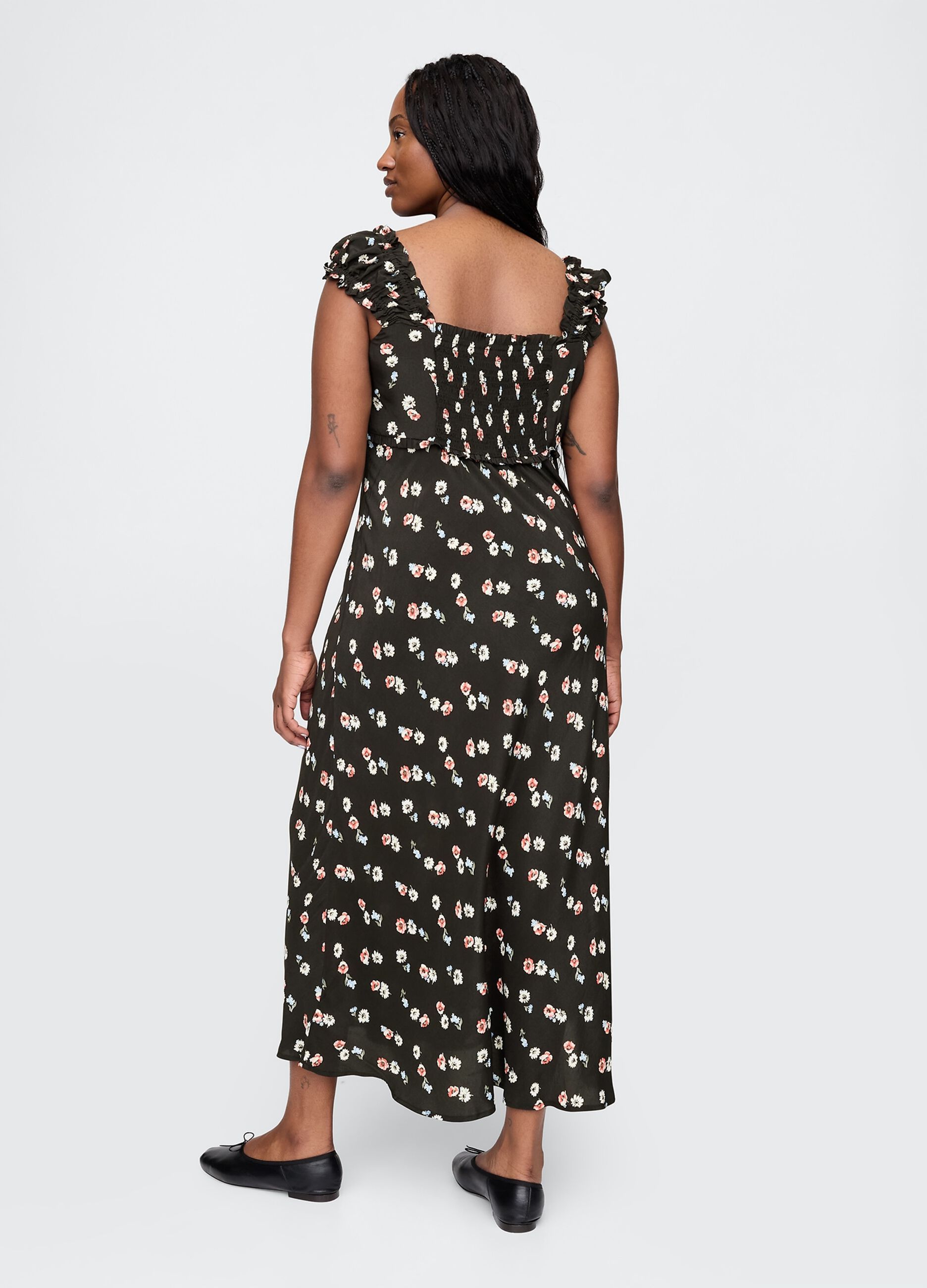 Sleeveless dress with floral pattern