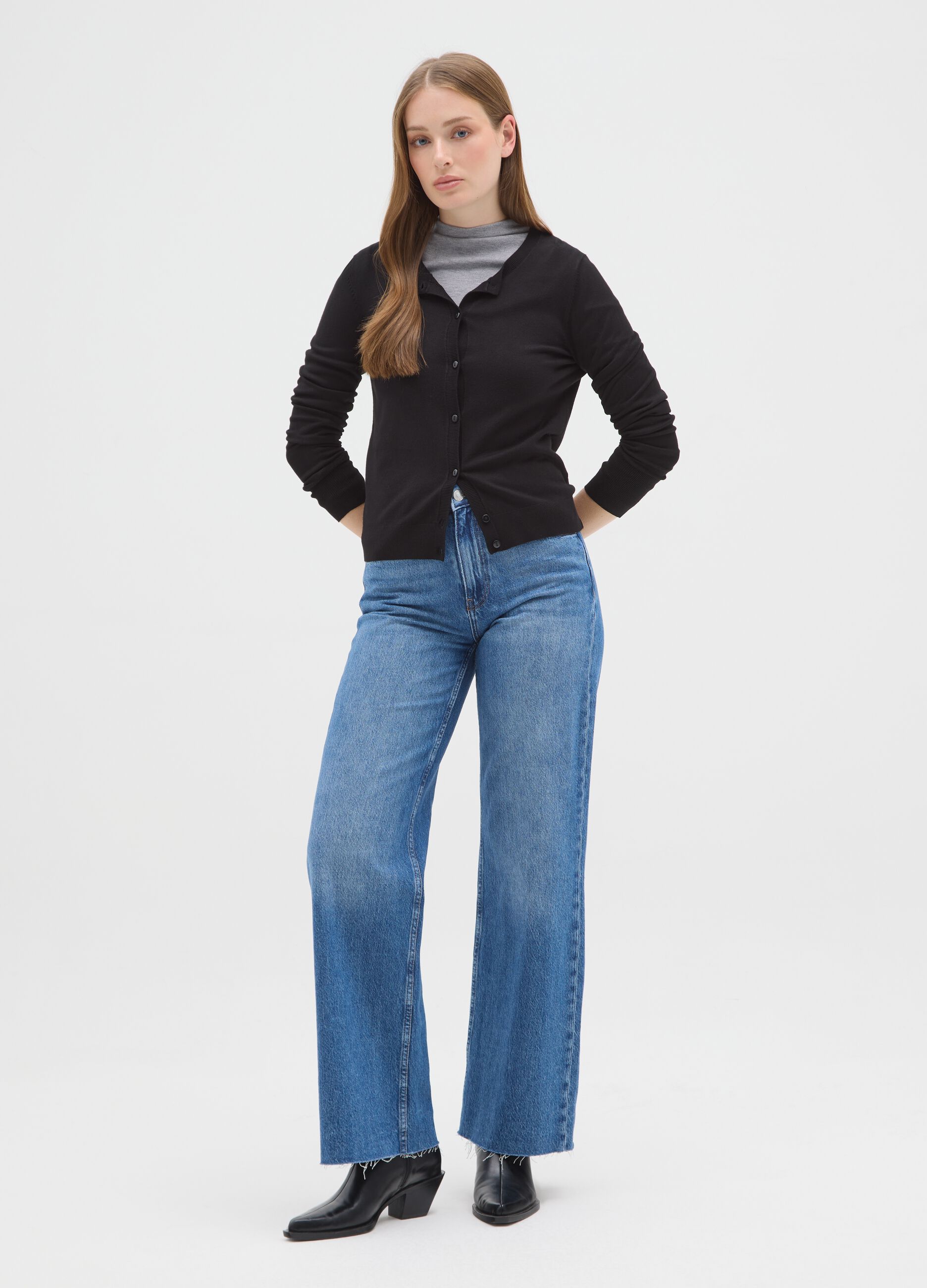 Black crew neck cardigan, regular fit in jersey knit