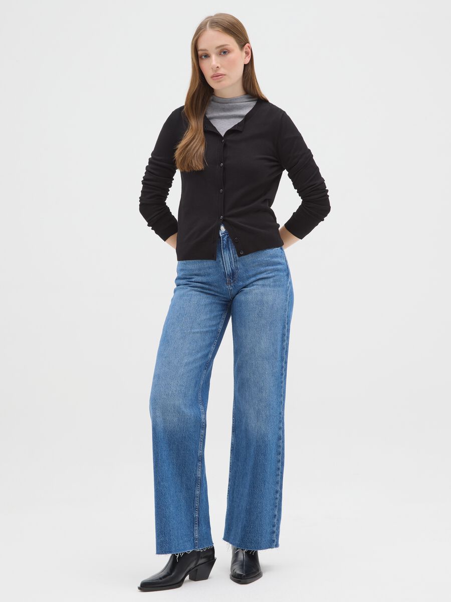 Cardigan girocollo nero regular fit con lavorazione a maglia jersey_1