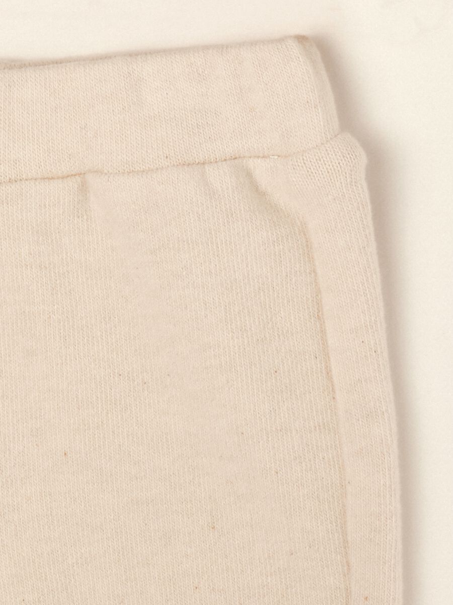 Completo beige in cotone e viscosa elasticizzati con scritta ricamata_3