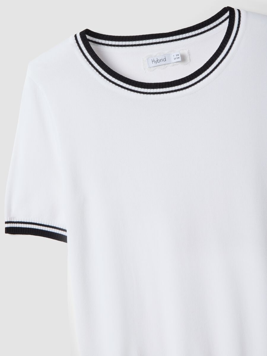 White viscose blend regular fit t-shirt with contrast collar_5