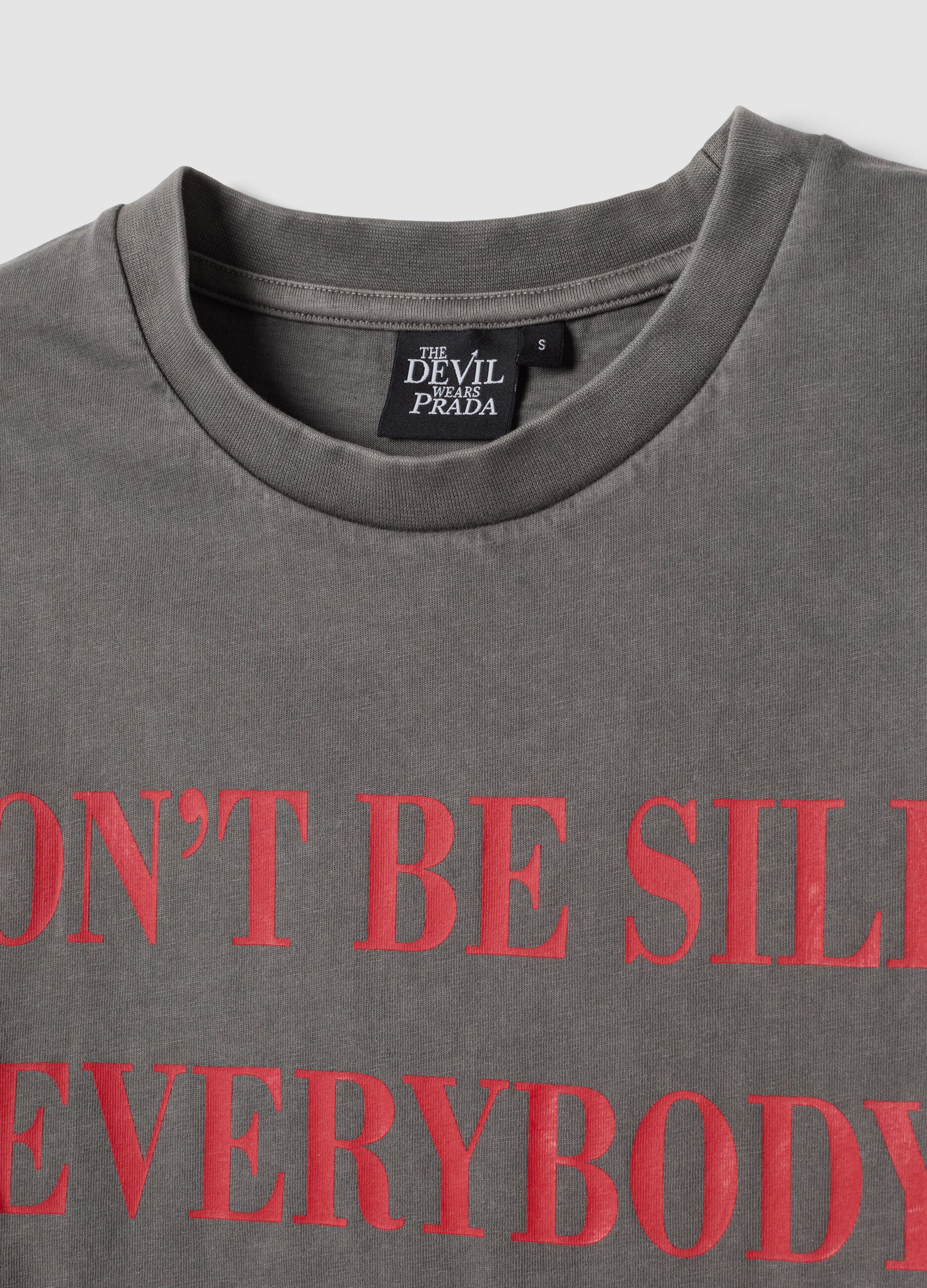 Grey pure cotton T-shirt with &ldquo;The Devil Wears Prada&rdquo; print, oversized fit