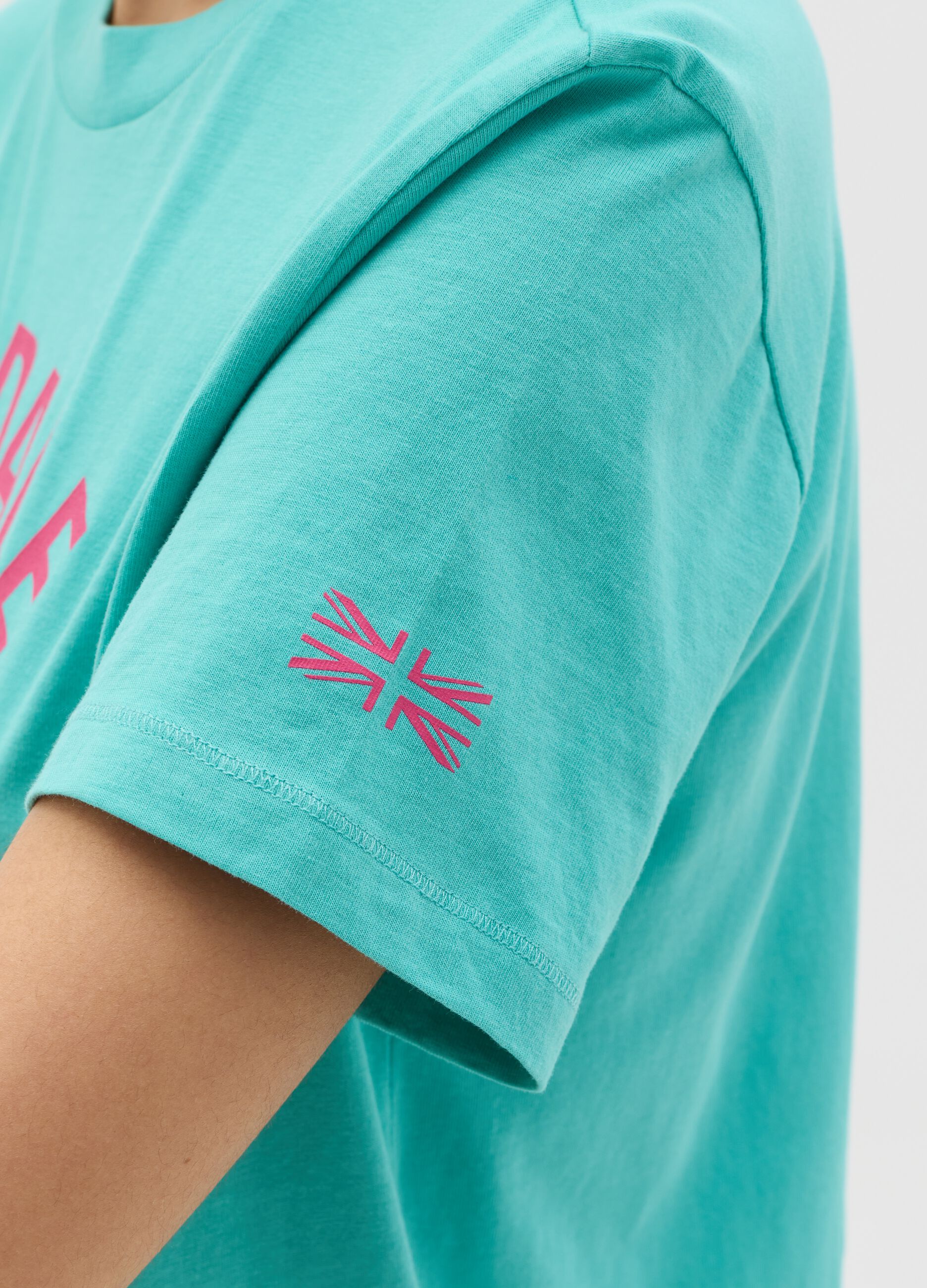 Light blue T-shirt with short sleeves