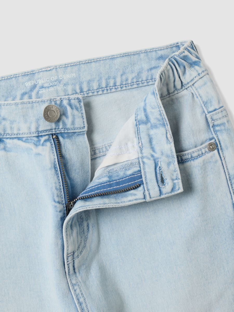 Light blue pure cotton relaxed-fit jeans for boys_1