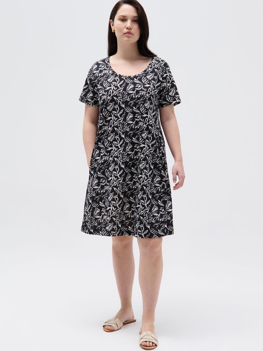 Curvy short dress with all-over print_0