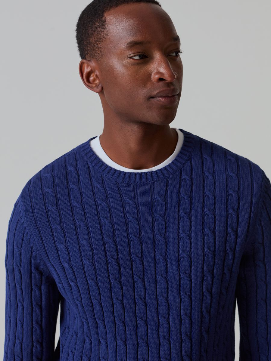 Ribbed pullover with cable-knit motif_1