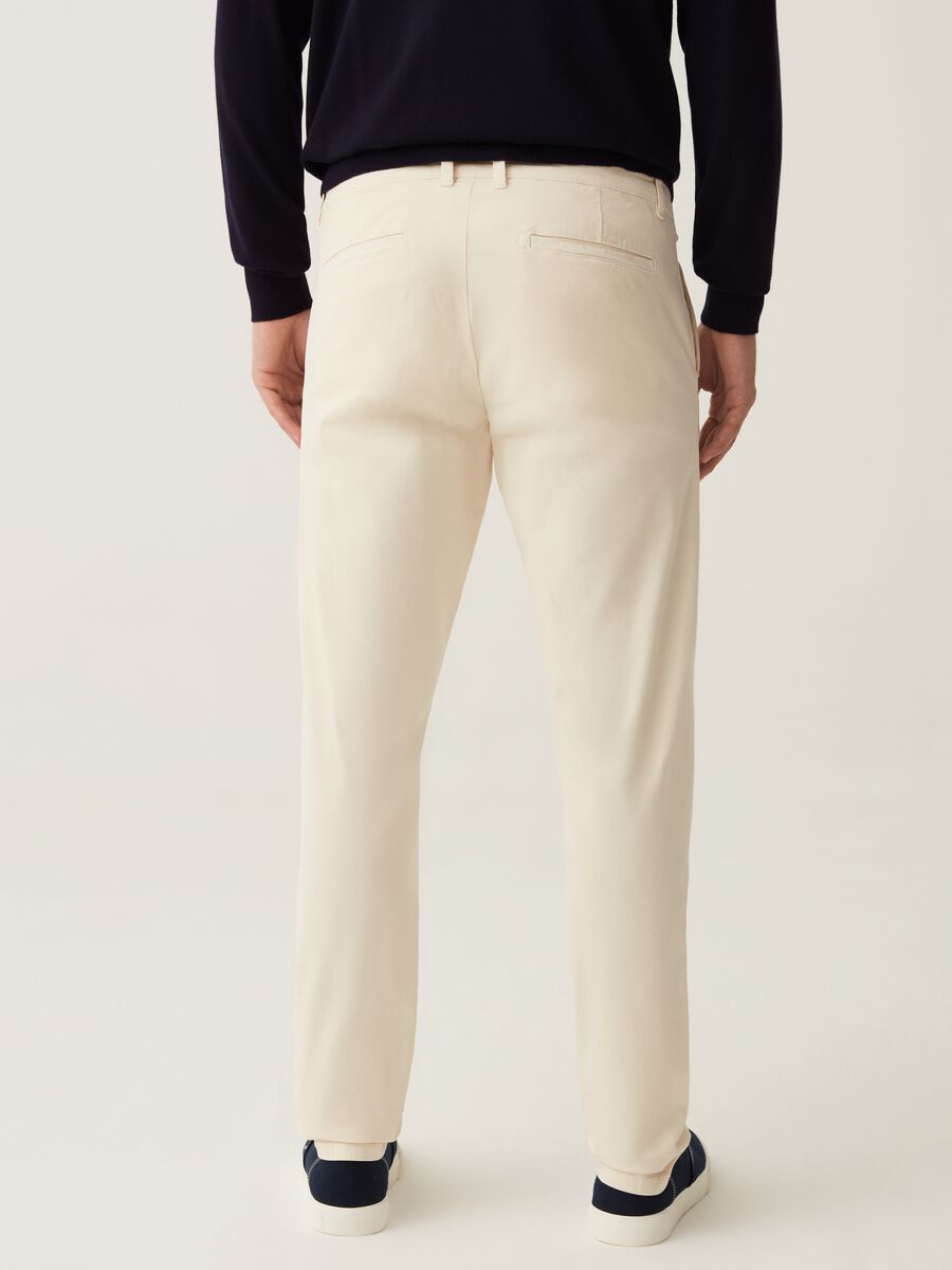 Pantaloni chino in cotone stretch tinta unita_0