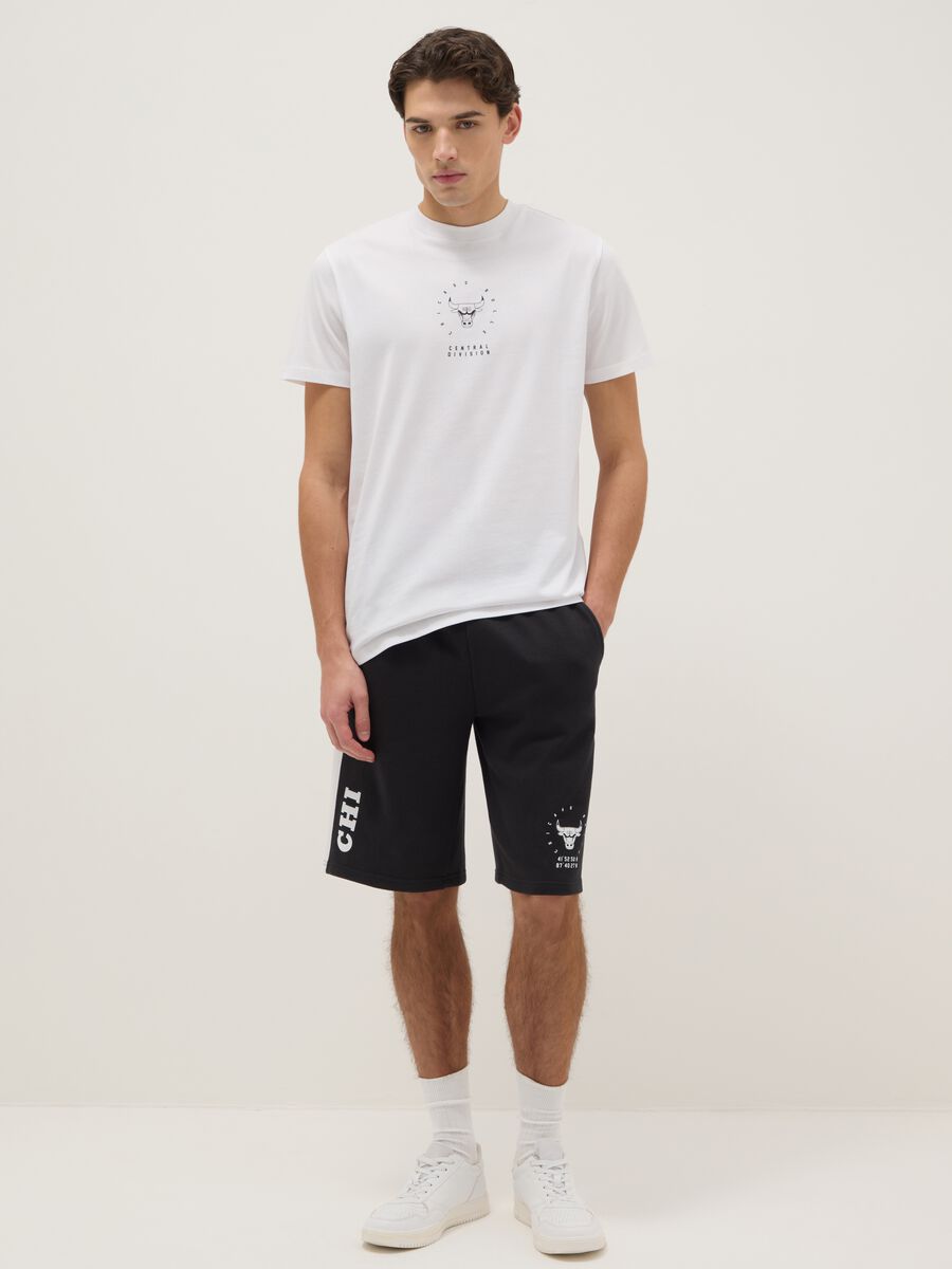 White pure cotton regular fit T-shirt with Chicago Bulls logo_1