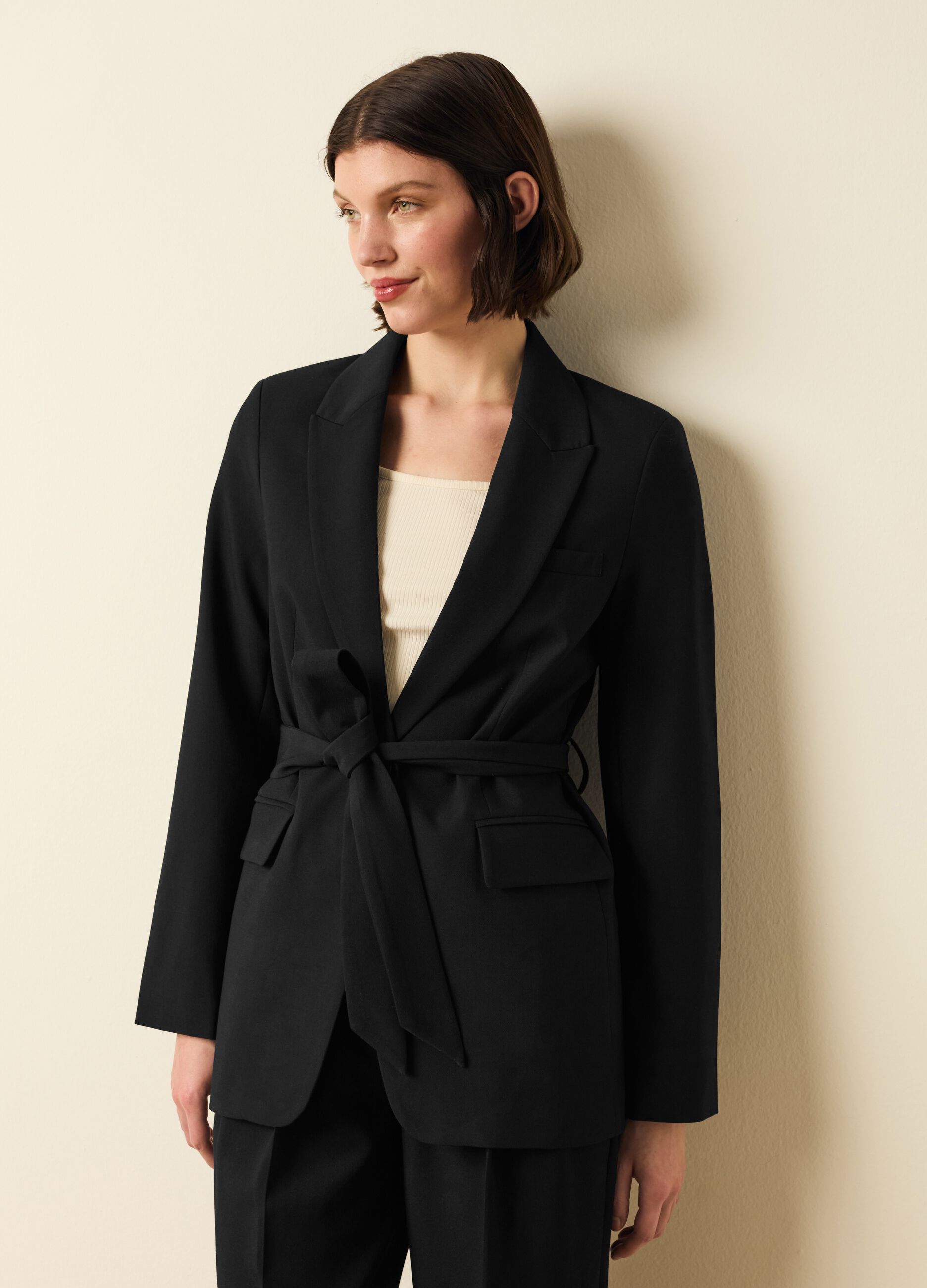 Single-breasted blazer with belt