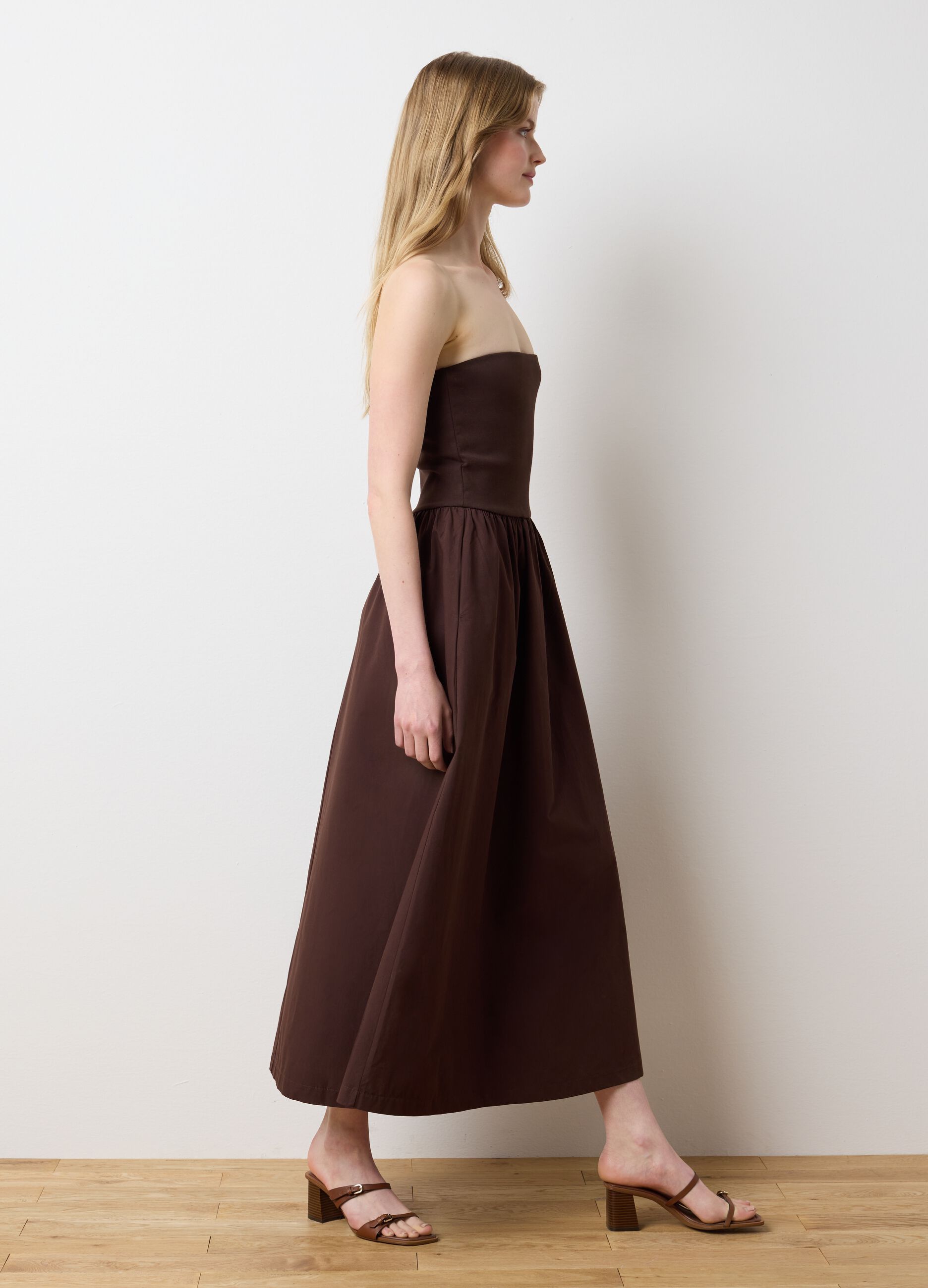 Vestito lungo con top a fascia marrone