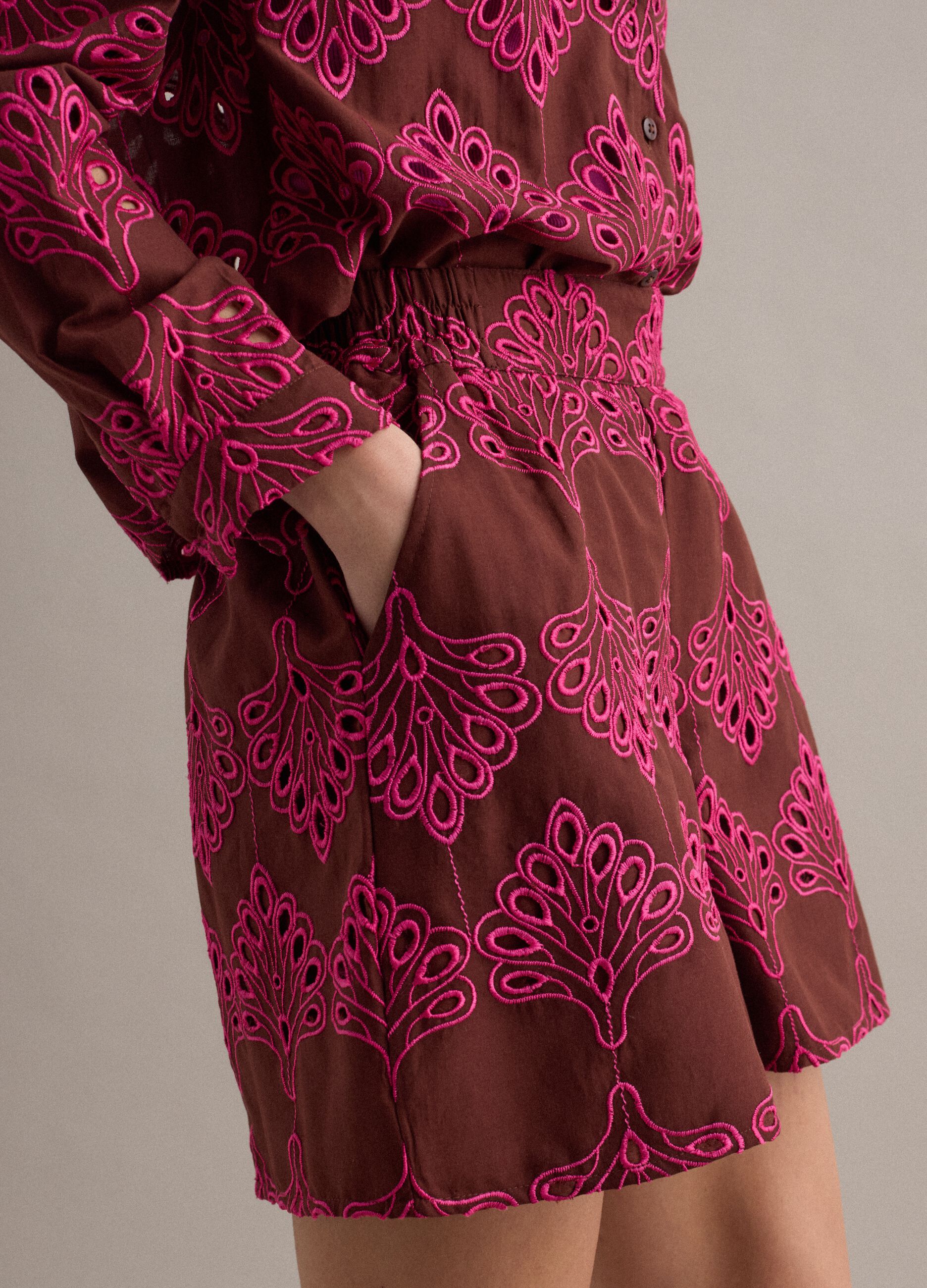 Multicolour pure cotton shorts with openwork embroidery, regular fit