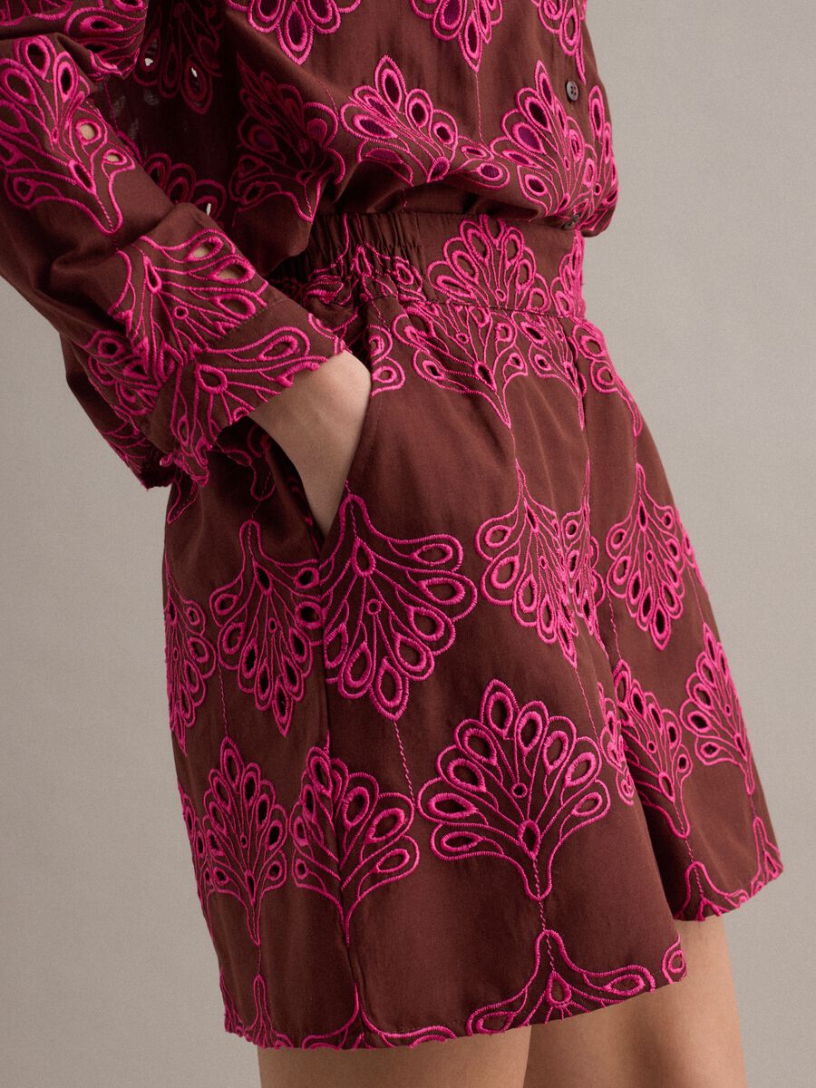 Shorts multicolor in puro cotone con ricami traforati regular fit_3