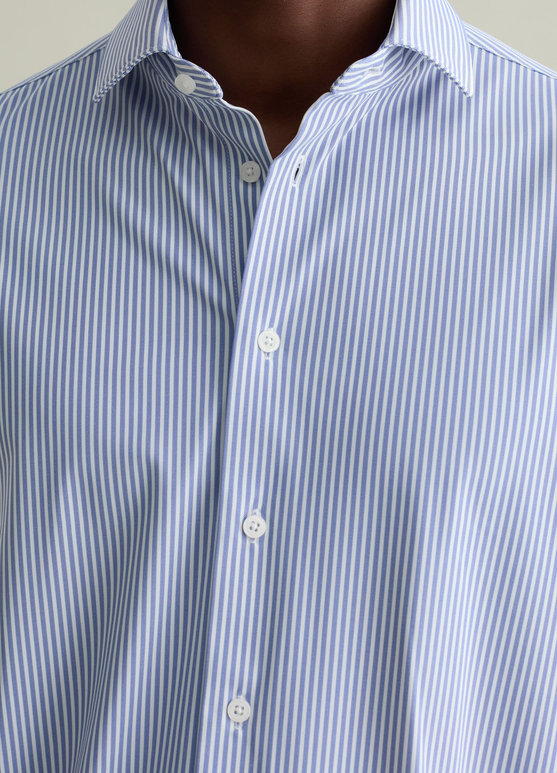 Camicia regular fit in tessuto tecnico a righe