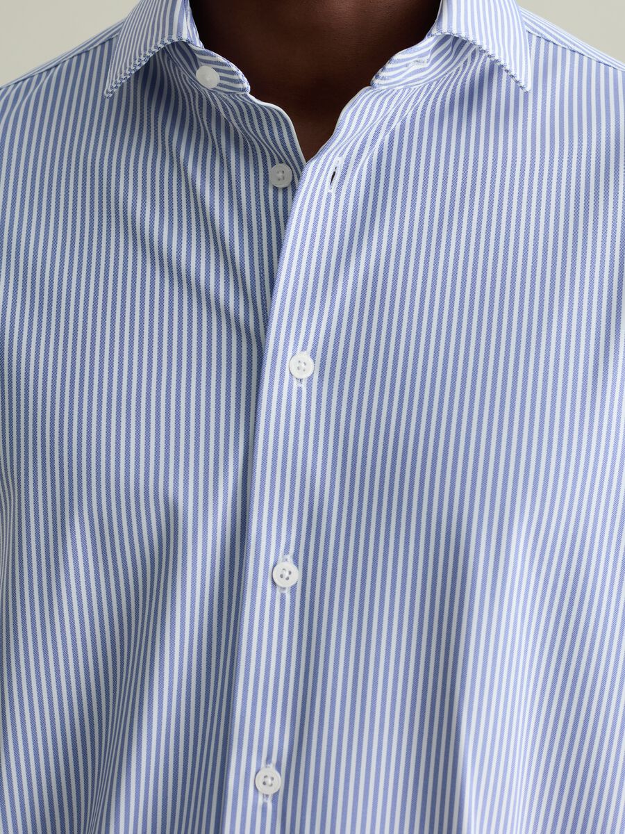 Regular-fit shirt in striped technical fabric_2