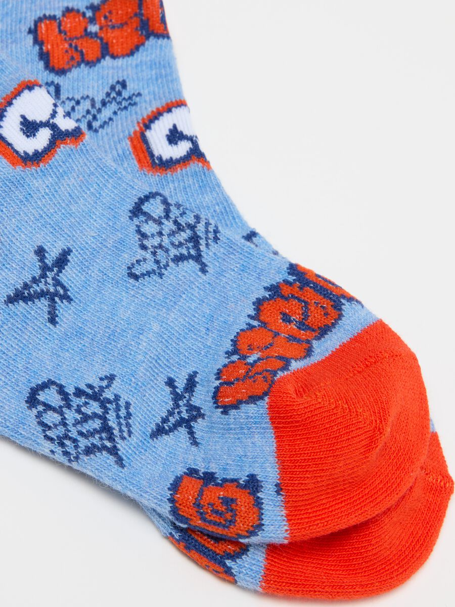 Three-pack short socks with stripe pattern and lettering_2