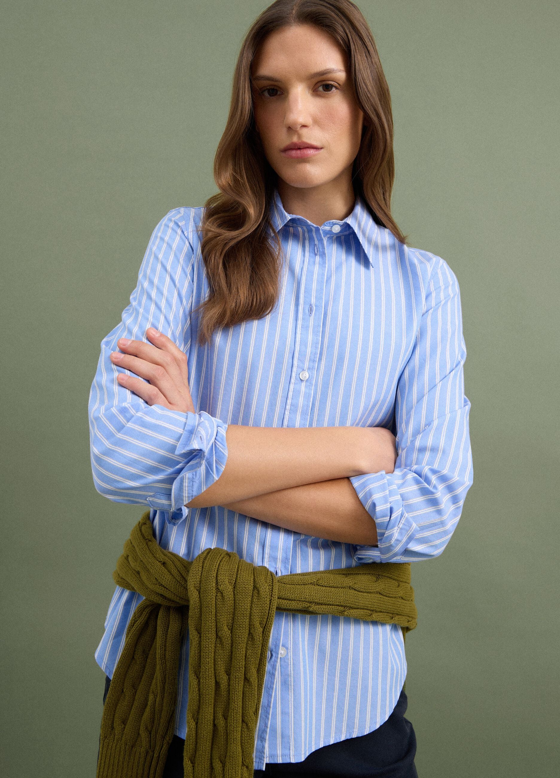Light blue poplin shirt with white stripes, regular fit