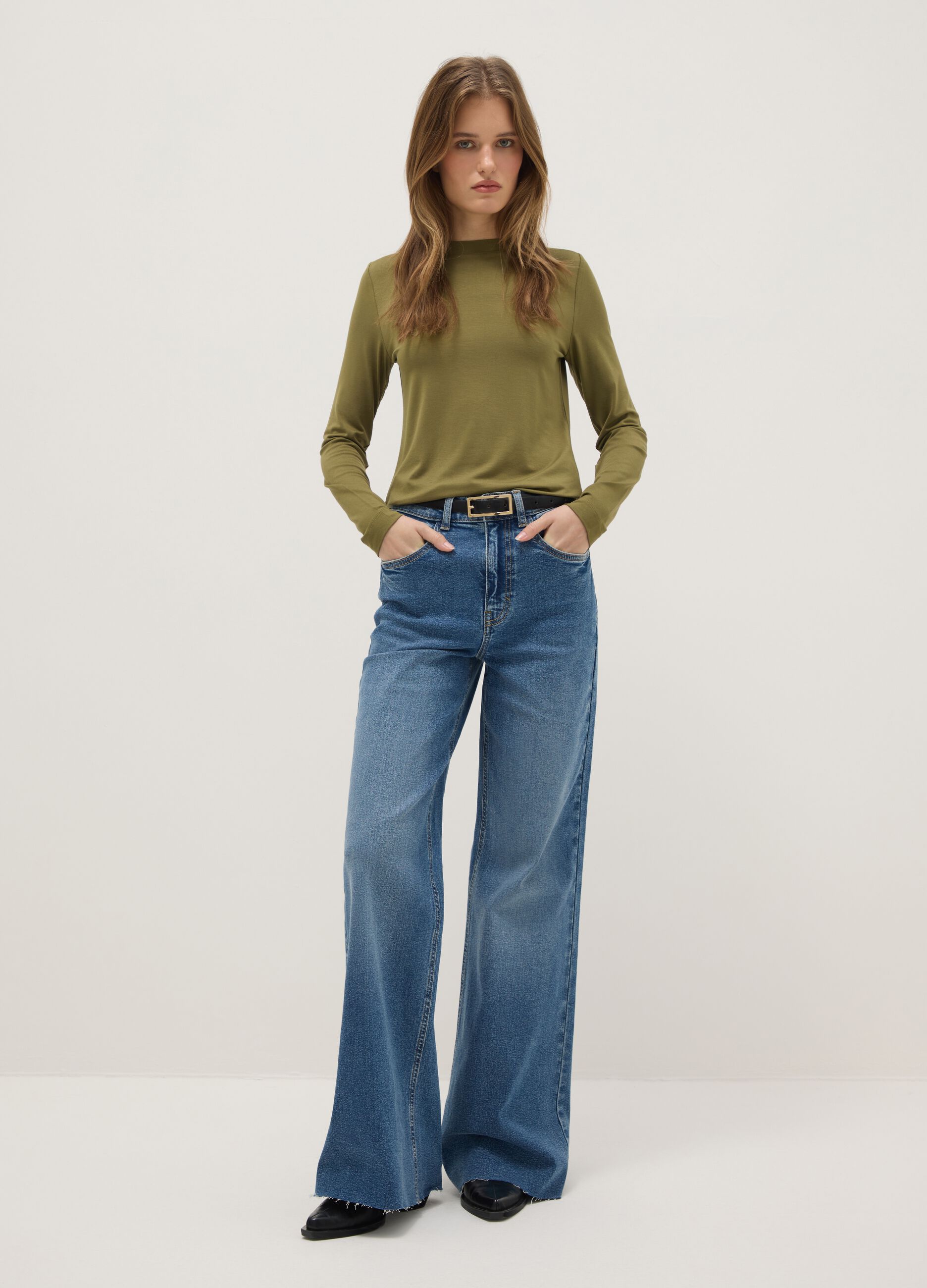 Green crew neck long sleeve regular fit t-shirt