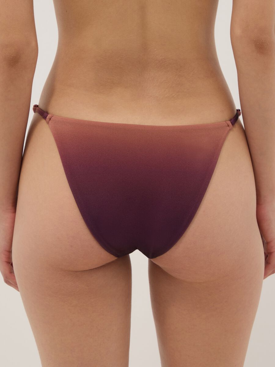 Slip bikini in tessuto elasticizzato marrone con effetto sfumato_2