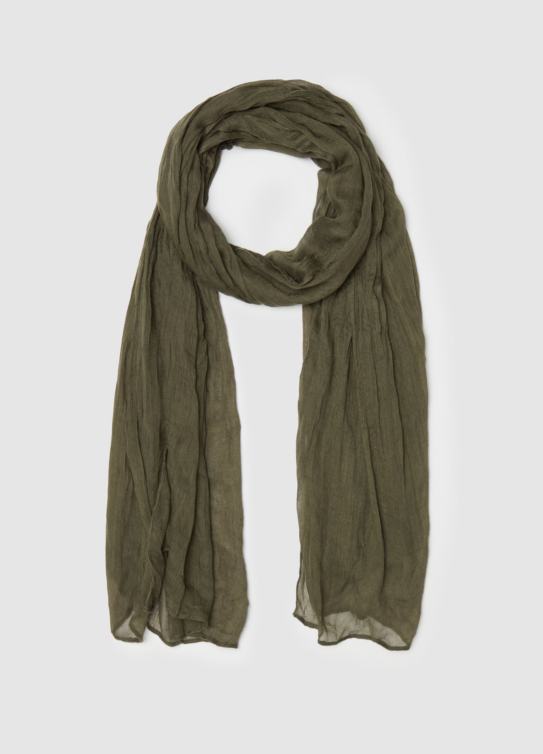 Solid colour crinkle-effect scarf