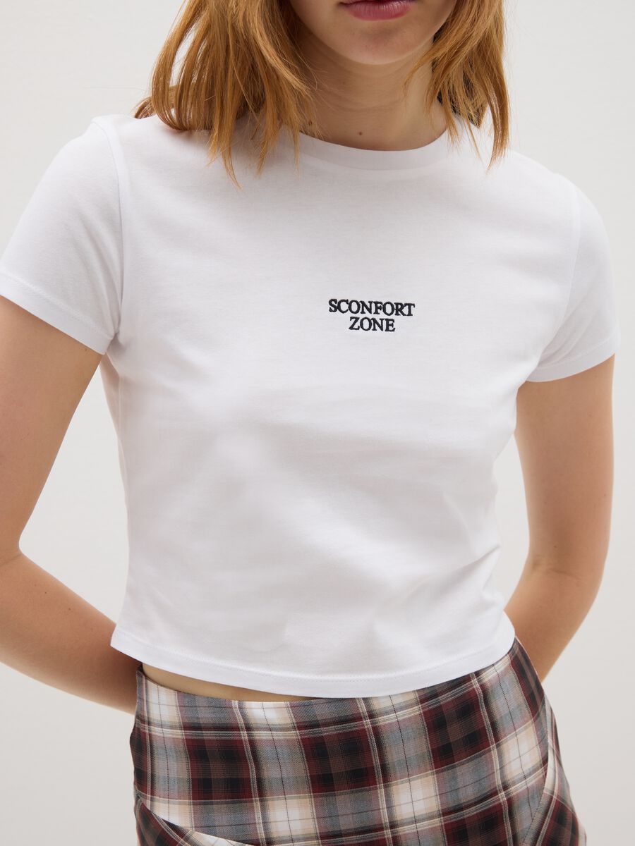 T-shirt in puro cotone bianca crop fitted_3