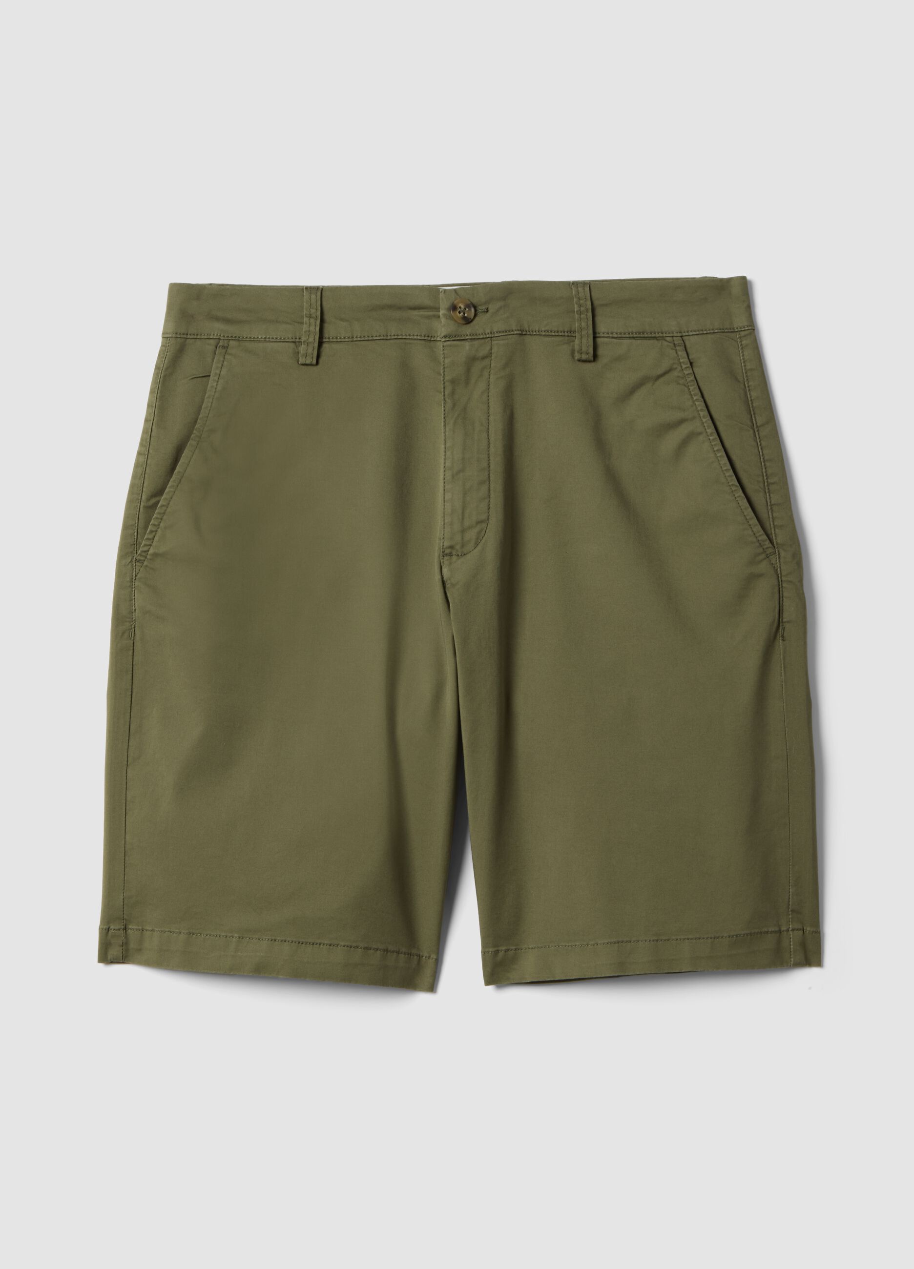 Green stretch cotton chino shorts, regular fit