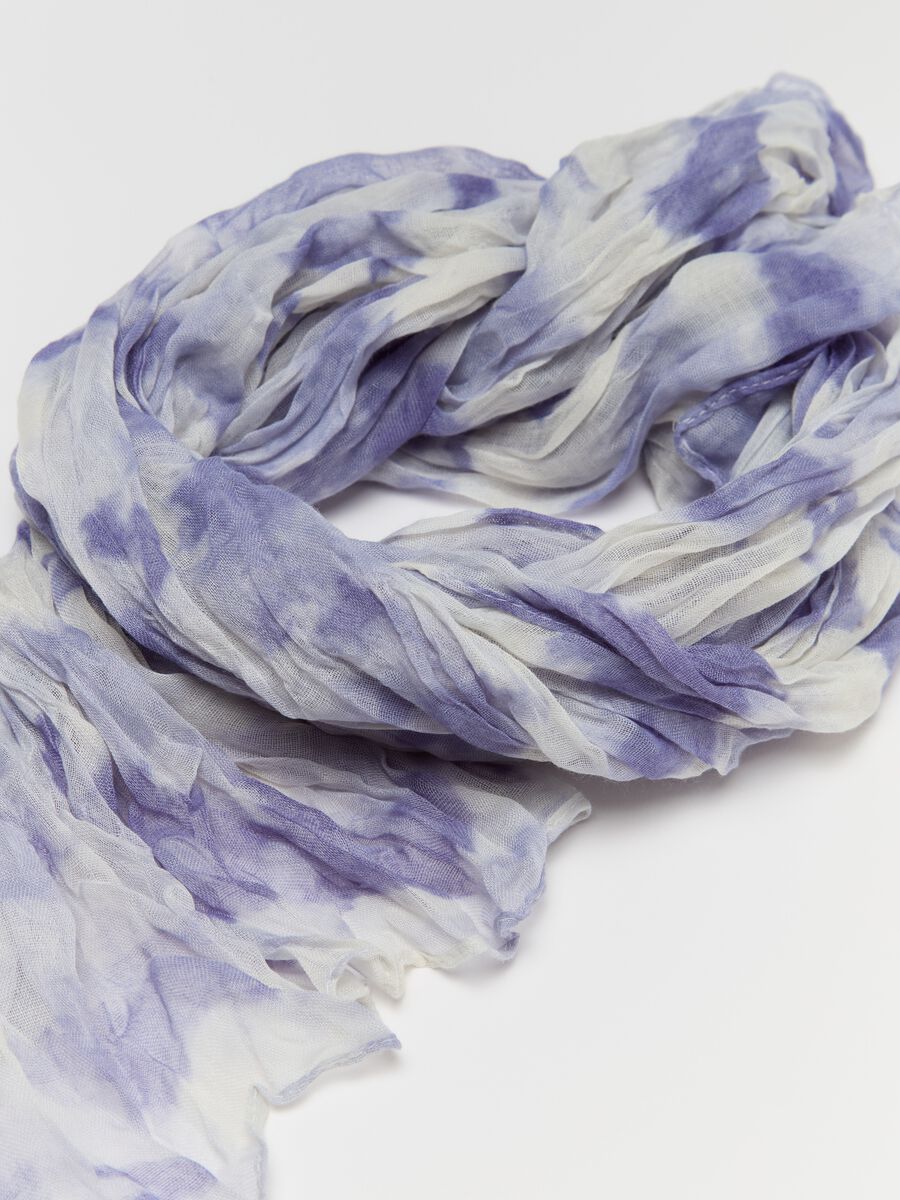 Crinkle-effect pashmina with patterned print_1