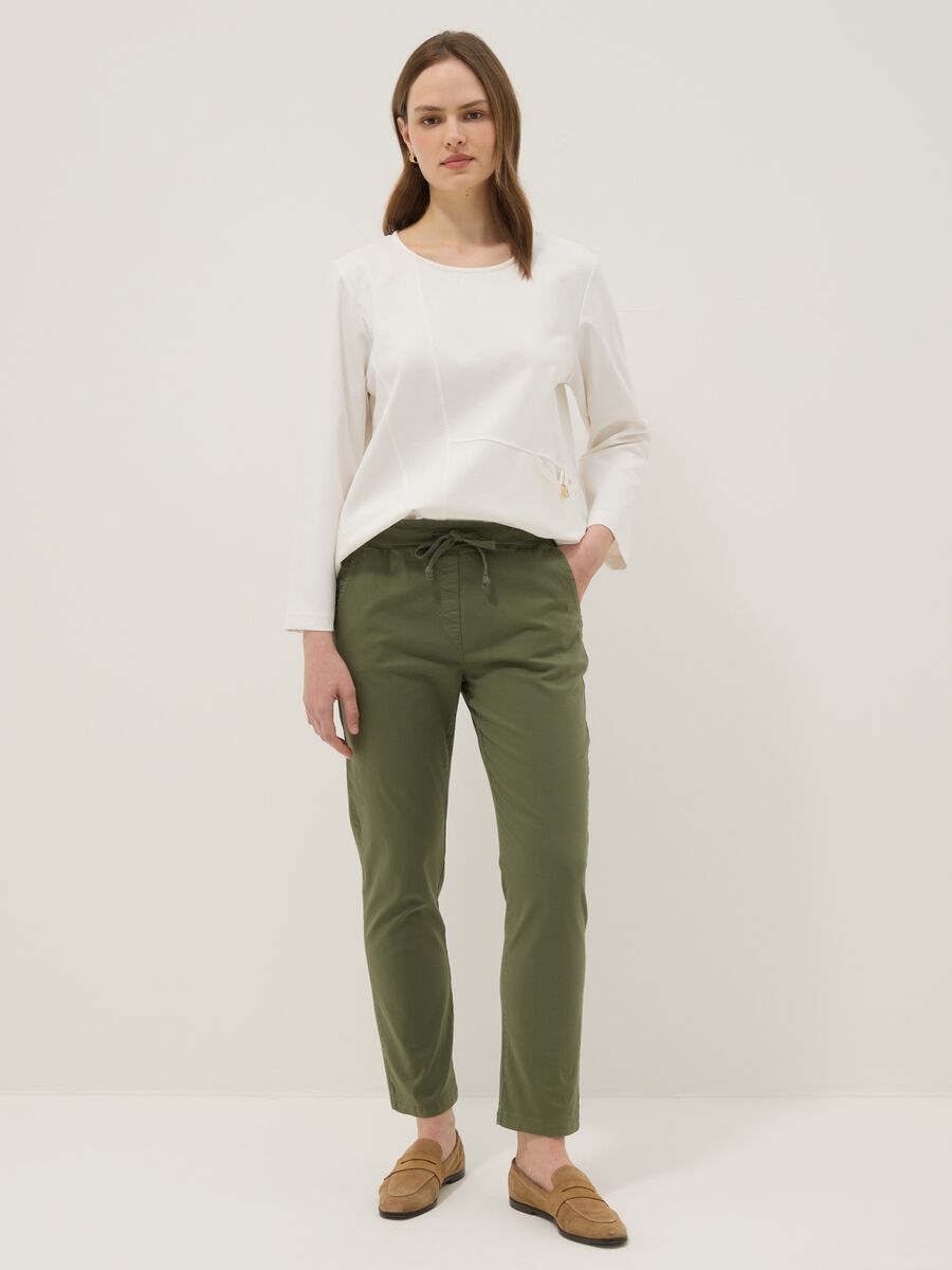 Pantaloni verdi in cotone elasticizzato con coulisse_0