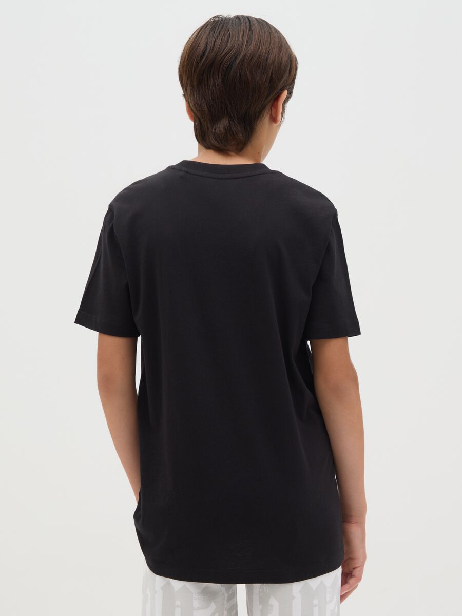 T-shirt nera in cotone con stampa lettering_2