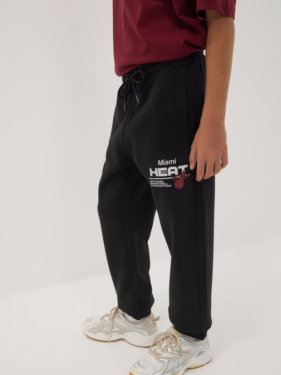 Black cotton-blend joggers with Miami Heat print, regular fit_2
