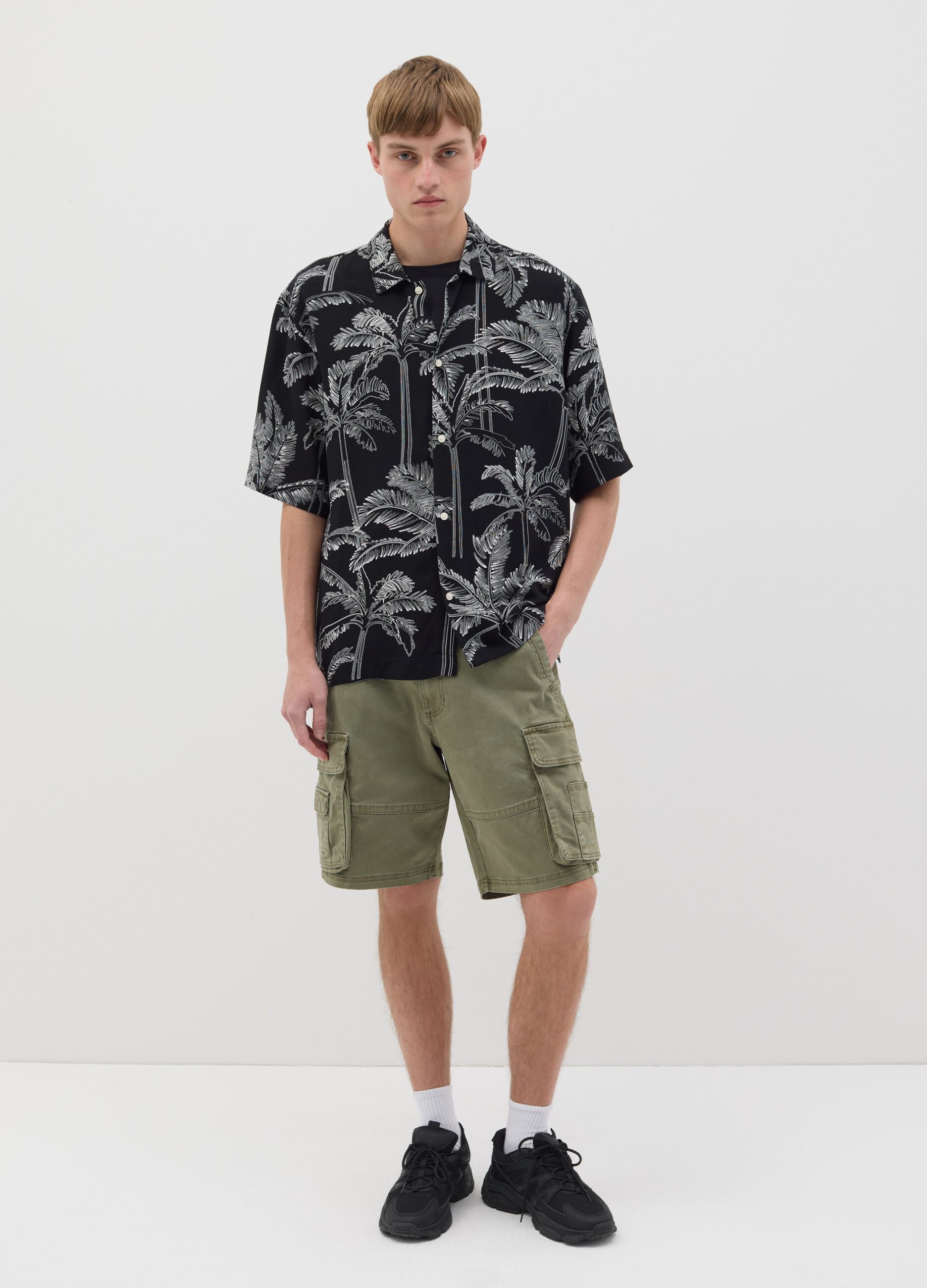 Green Bermuda shorts in stretch cotton