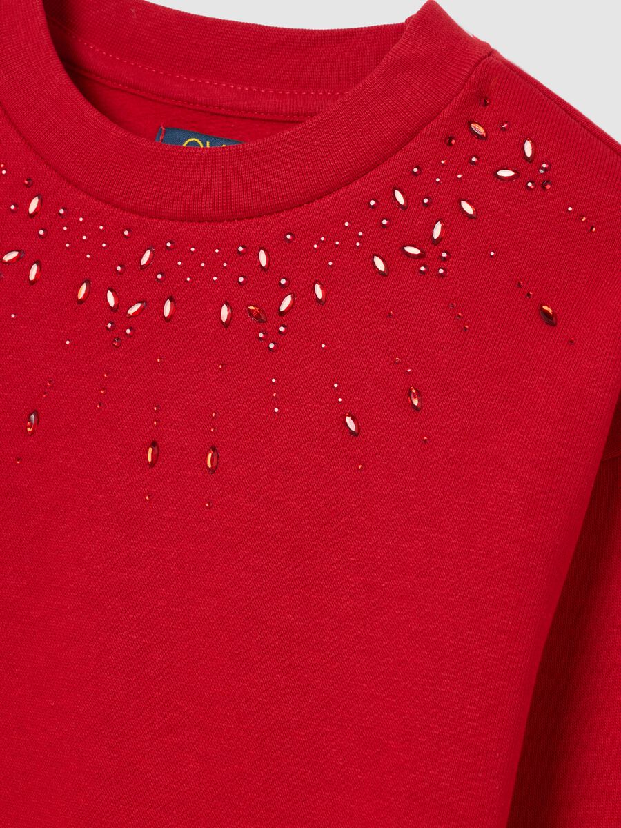 Felpa rossa da bambina in misto cotone regular fit con collo decorato_2